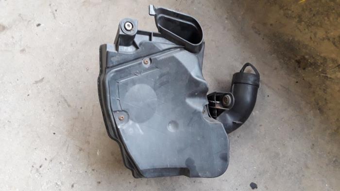 Begagnade Luftfilterhus Ford Focus 2 1.8 TDCi 16V Pris på förfrågan erbjuds av Autodemontage Joko B.V.