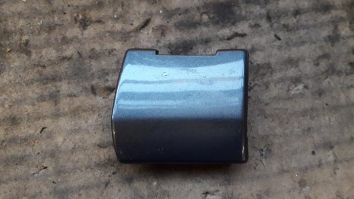 Towing eye cover, front from a Volvo V50 (MW) 2.4 20V 2006