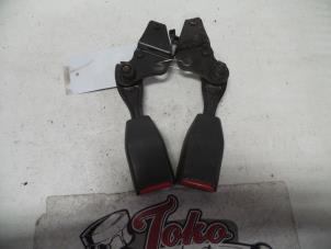 Usados Lengüeta cinturón de seguridad derecha delante Toyota Carina Precio de solicitud ofrecido por Autodemontage Joko B.V.