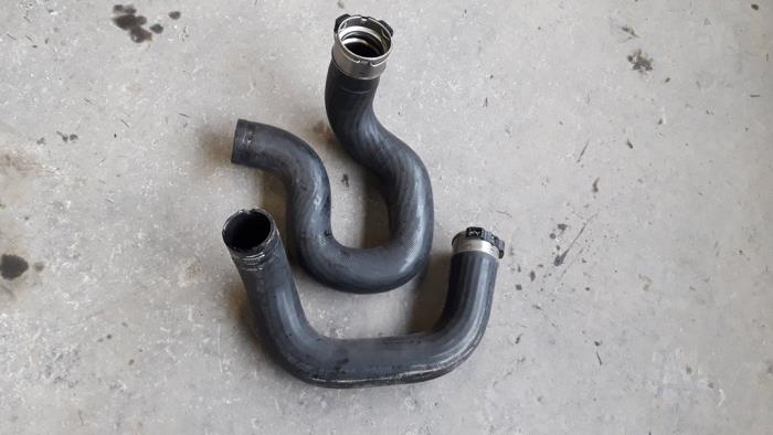 Gebrauchte Intercooler Schlauch Fiat Tipo (356H/357H) 1.6 JTD Multijet II 16V Preis auf Anfrage angeboten von Autodemontage Joko B.V.