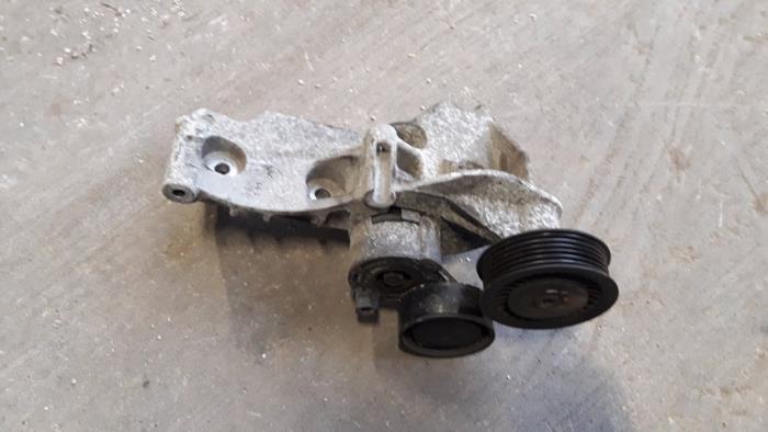 Usagé Support dynamo haut Renault Kangoo Express (FW) 1.5 dCi 75 Prix sur demande proposé par Autodemontage Joko B.V.