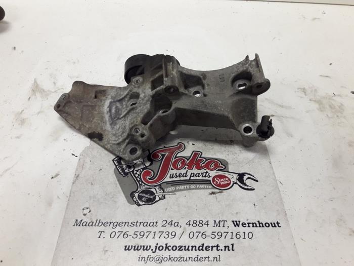 Usagé Support dynamo haut Renault Kangoo Express (FC) 1.5 dCi 60 Prix sur demande proposé par Autodemontage Joko B.V.