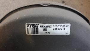 Używane Wspomaganie hamulców Renault Trafic New (FL) 1.9 dCi 82 16V Cena na żądanie oferowane przez Autodemontage Joko B.V.