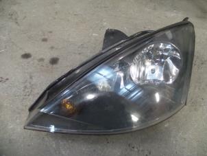 Used Headlight, left Ford Focus Price on request offered by Autodemontage Joko B.V.