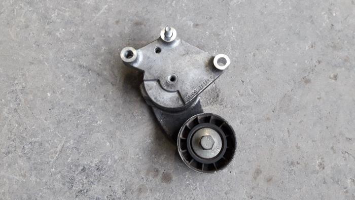 Usados Rodillo tensor correa múltiple Ford Focus 3 1.6 TDCi 95 Precio de solicitud ofrecido por Autodemontage Joko B.V.