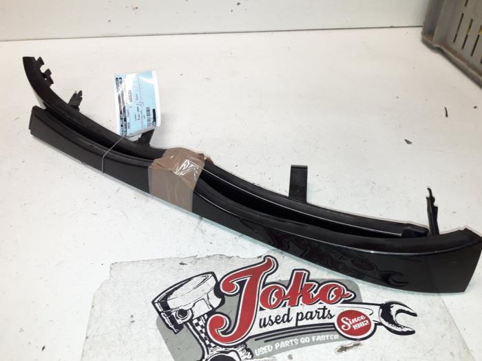 Używane Grill BMW 3 serie Touring (E46/3) 318d 16V Cena na żądanie oferowane przez Autodemontage Joko B.V.