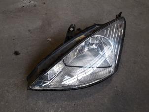 Used Headlight, left Ford Focus 1 1.6 16V Price on request offered by Autodemontage Joko B.V.