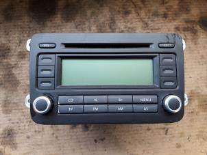 Used Radio CD player Volkswagen Jetta III (1K2) 1.9 TDI Price on request offered by Autodemontage Joko B.V.