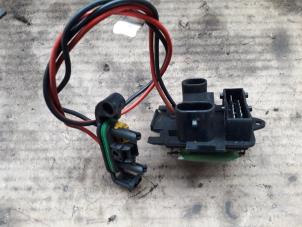 Used Heater resistor Opel Vivaro 2.0 CDTI Price on request offered by Autodemontage Joko B.V.