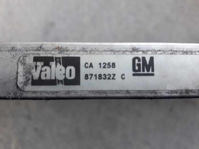 Klima Kondensor van een Opel Signum (F48) 2.2 DGI 16V 2004