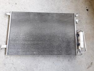 Klima Kondensor van een Opel Signum (F48) 2.2 DGI 16V 2004