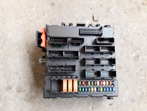 Used Fuse box Opel Signum (F48) 2.2 DGI 16V Price on request offered by Autodemontage Joko B.V.