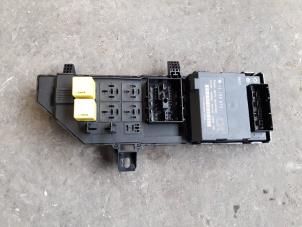 Used Fuse box Opel Signum (F48) 2.2 DGI 16V Price on request offered by Autodemontage Joko B.V.