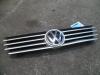 Grille from a Volkswagen Polo III (6N2), 1999 / 2001 1.4 16V 75, Hatchback, Petrol, 1.390cc, 55kW (75pk), FWD, AUA, 1999-10 / 2001-09, 6NZ1 2001