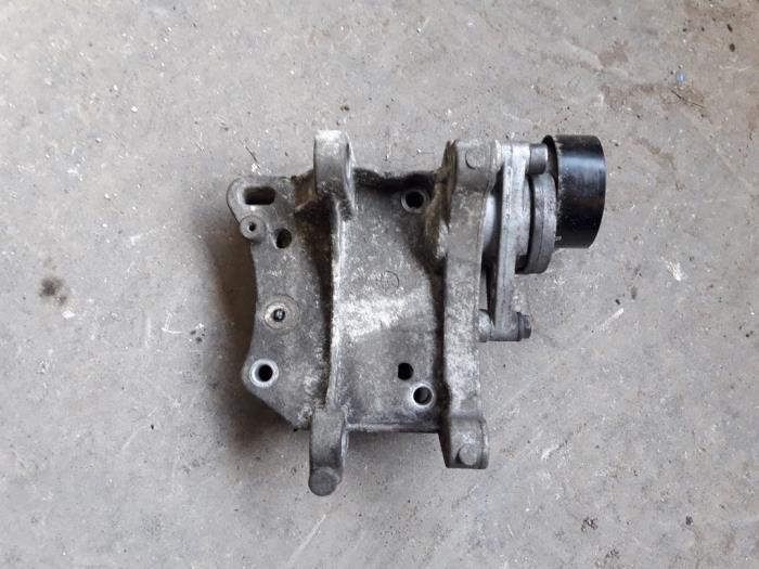 Used Alternator upper bracket Citroen C2 (JM) 1.4 Price on request offered by Autodemontage Joko B.V.