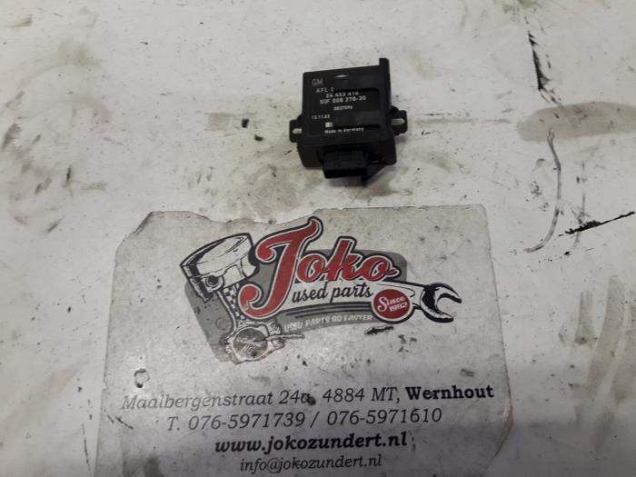 Używane Modul ksenonowy Opel Signum (F48) 2.2 DGI 16V Cena na żądanie oferowane przez Autodemontage Joko B.V.