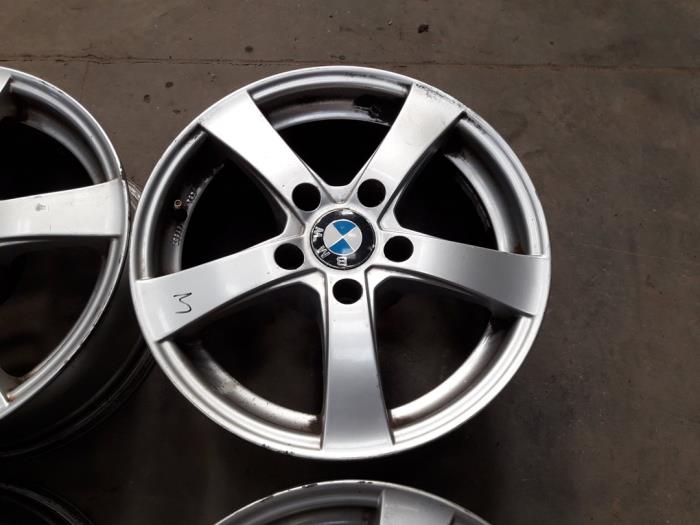 Set of sports wheels from a BMW 5 serie Touring (E61) 525d 24V 2006
