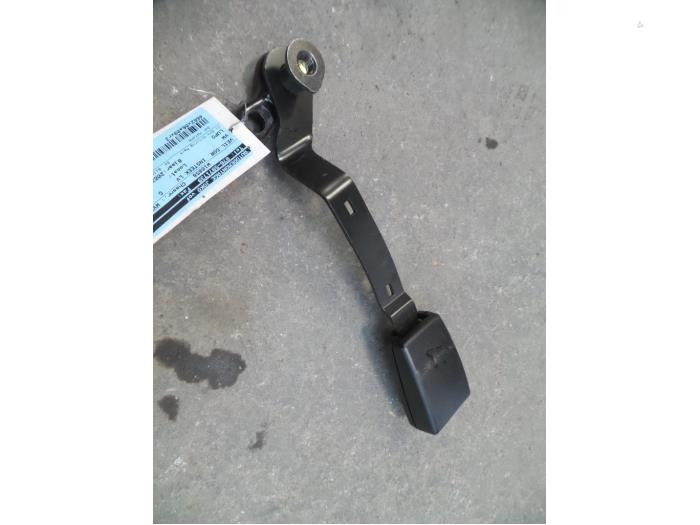 Front seatbelt buckle, left from a Volkswagen Lupo (6X1) 1.4 16V 75 2002