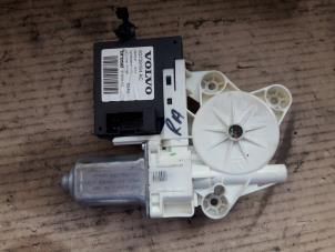 Used Door window motor Volvo S40 (MS) 1.6 D 16V Price on request offered by Autodemontage Joko B.V.