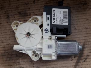 Used Door window motor Volvo S40 (MS) 1.6 D 16V Price on request offered by Autodemontage Joko B.V.