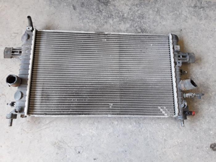 Radiator from a Opel Astra H (L48) 1.6 16V Twinport 2005