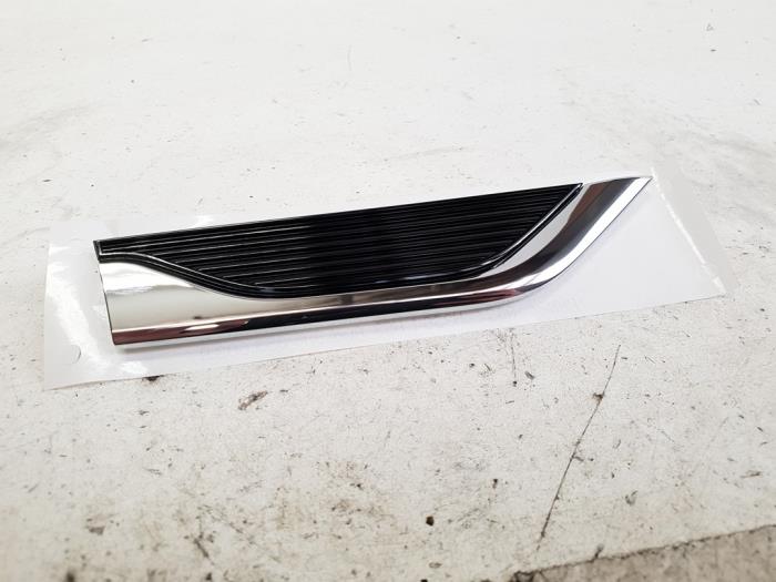 Grille Audi A5 - 04E103601P - Autodemontage Joko B.V.