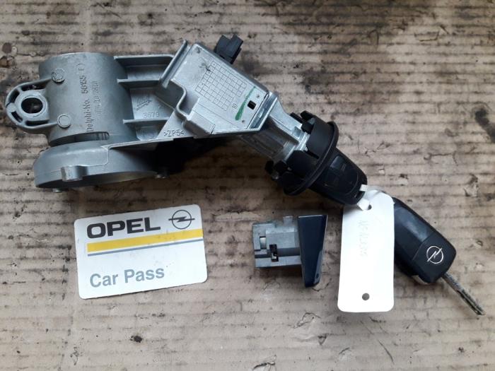 Ignition lock + key from a Opel Corsa D 1.3 CDTi 16V ecoFLEX 2010