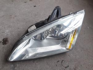 Used Headlight, left Ford Focus 2 1.6 TDCi 16V 90 Price on request offered by Autodemontage Joko B.V.