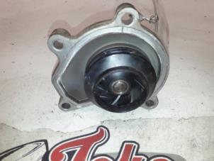 Vattenpump från en Volkswagen Polo IV (9N1/2/3) 1.2 12V 2006
