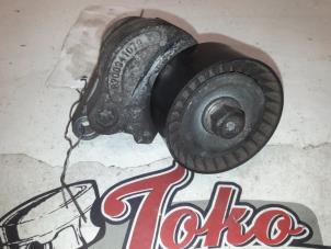 Used Drive belt tensioner Opel Vivaro 2.0 CDTI Price on request offered by Autodemontage Joko B.V.