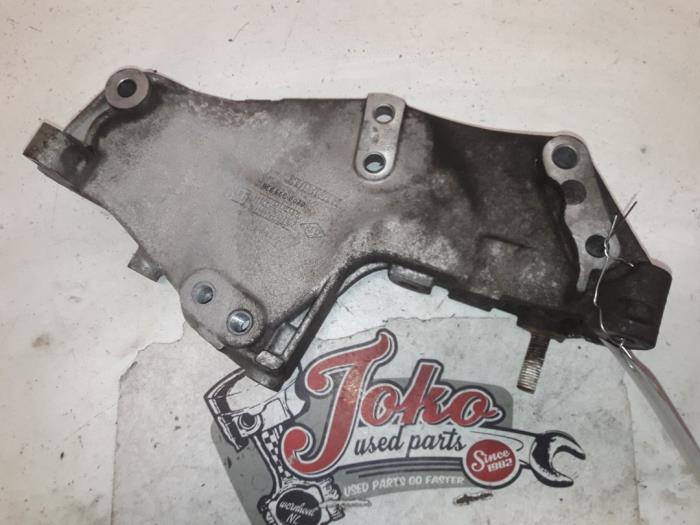 Used Engine mount Opel Vivaro 2.0 CDTI Price on request offered by Autodemontage Joko B.V.