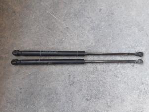 Used Rear gas strut, left Alfa Romeo 147 (937) 1.6 Twin Spark 16V Price on request offered by Autodemontage Joko B.V.