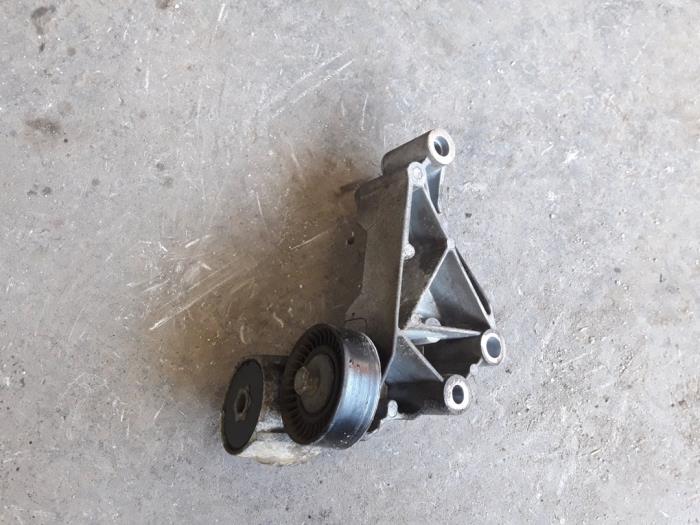 Usados Rodillo tensor correa múltiple Ford Transit Connect 1.8 TDCi 75 Precio de solicitud ofrecido por Autodemontage Joko B.V.