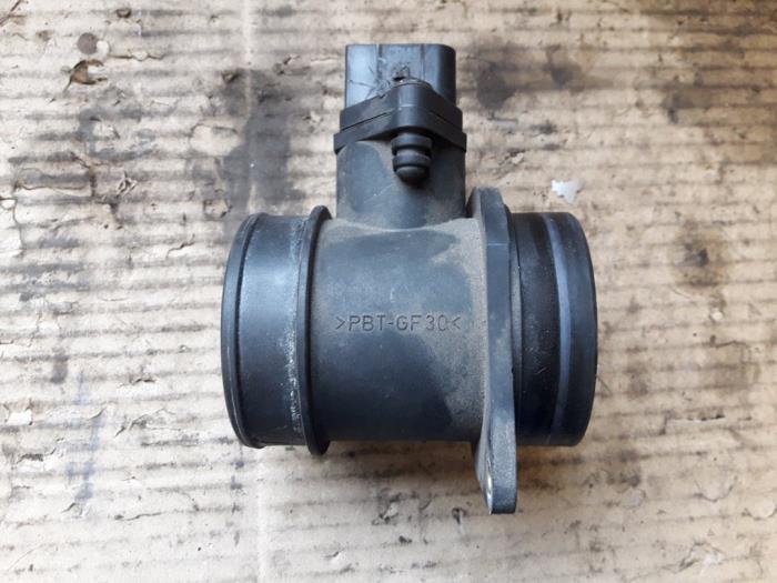 Medidor de masa de aire de un Audi TT (8N3) 1.8 20V Turbo 2005