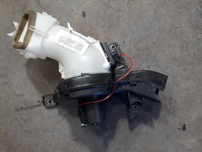 Heating and ventilation fan motor from a Citroën C4 Picasso (UD/UE/UF) 1.6 HDiF 16V 110 2008