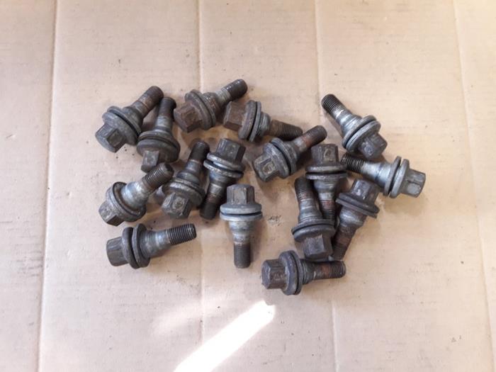 Set of wheel bolts from a Citroën C4 Picasso (UD/UE/UF) 1.6 HDiF 16V 110 2008