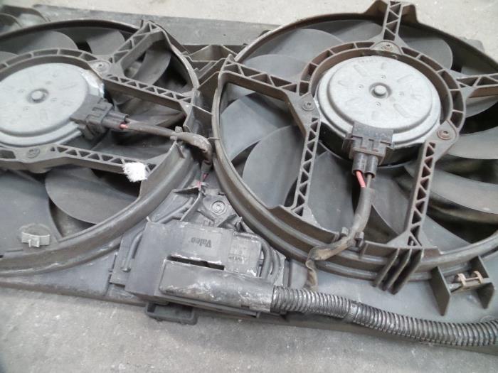 Used Opel Vectra C Caravan 1.9 CDTI 120 Cooling fans 13196481