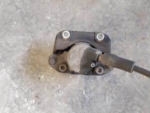 Used Front brake calliper, left Renault Twingo II (CN) 1.5 dCi 70 Price on request offered by Autodemontage Joko B.V.