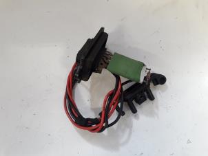 Used Heater resistor Renault Twingo II (CN) 1.5 dCi 70 Price on request offered by Autodemontage Joko B.V.