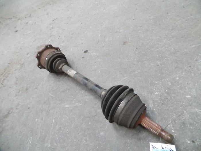 Usagé Cardan gauche (transmission) Volkswagen Golf III (1H1) 1.8 GL,GT Prix sur demande proposé par Autodemontage Joko B.V.