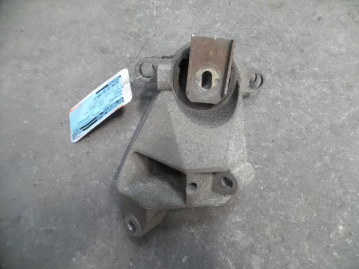 Usagé Support moteur Renault Twingo (C06) 1.2 Prix sur demande proposé par Autodemontage Joko B.V.