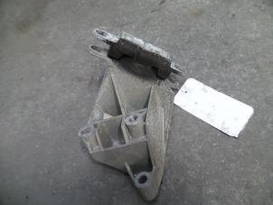 Engine mount from a Renault Twingo (C06) 1.2 1998