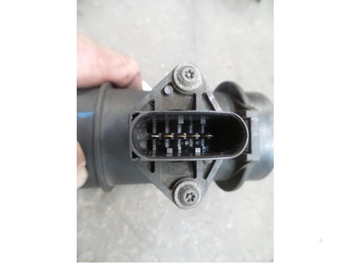 Air mass meter from a BMW 3 serie (E46/4) 316i 2001
