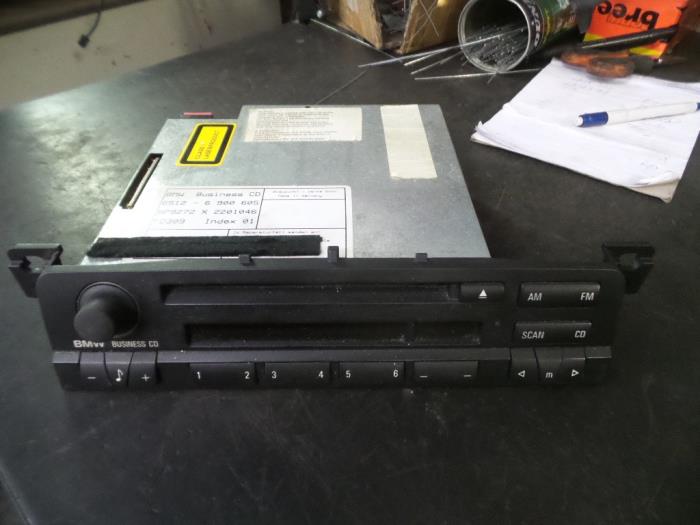 Radio CD player from a BMW 3 serie (E46/4) 316i 2001