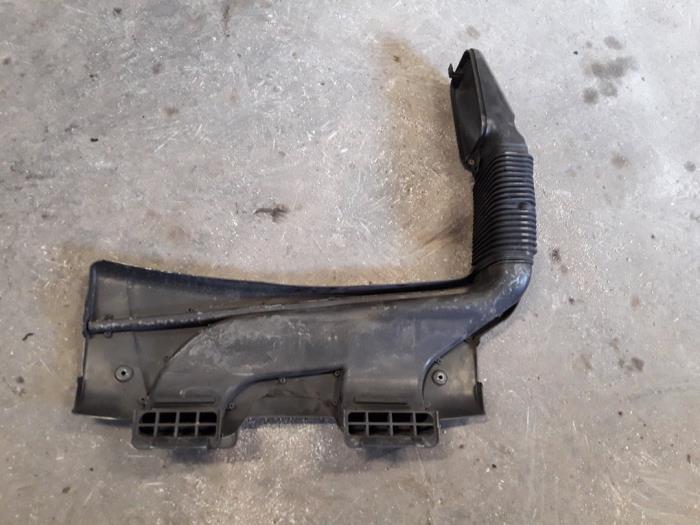 Gebrauchte Luftfiltergehäuse BMW 1 serie (E87/87N) 118d 16V Preis auf Anfrage angeboten von Autodemontage Joko B.V.