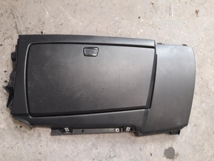 Begagnade Handskfack BMW 1 serie (E87/87N) 118d 16V Pris på förfrågan erbjuds av Autodemontage Joko B.V.