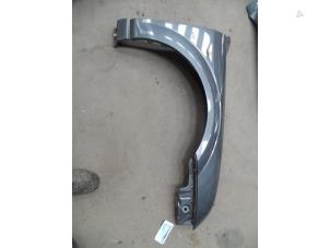 Used Front wing, right Ford Mondeo III 2.5 V6 24V Price on request offered by Autodemontage Joko B.V.
