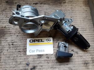 Usados Cerradura de contacto y llave Opel Astra H (L48) 1.3 CDTI 16V Ecotec Precio de solicitud ofrecido por Autodemontage Joko B.V.