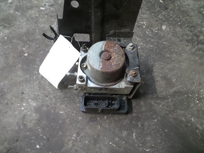 Używane Pompa ABS Mazda 323 Fastbreak (BJ14) 1.6 16V Cena na żądanie oferowane przez Autodemontage Joko B.V.