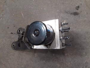 ABS-pump från en Volkswagen Passat Variant (3C5) 1.4 TSI 16V EcoFuel 2010